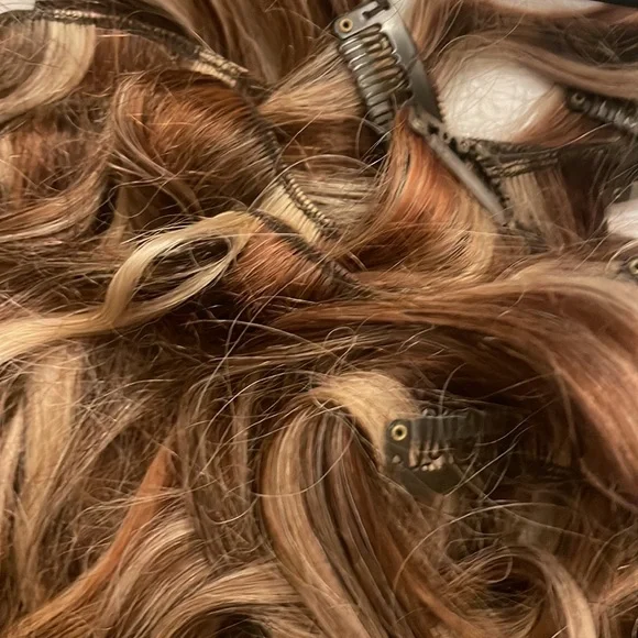 Clip in hair extensions with highlights - Picture 2 of 5